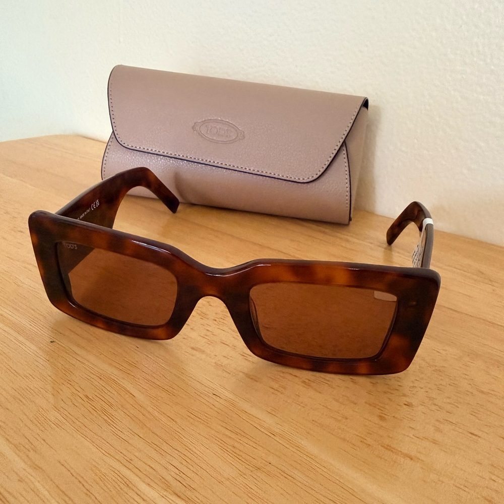Tod's Tortoiseshell square Sunglasses brand new with case NWTS - Picture 2 of 8